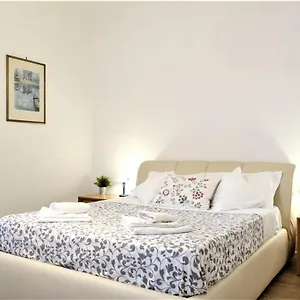 Wine Morellino Apartment Florence