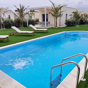 https://villa-gisira-luxury-spa.sicilyhotelsitaly.net